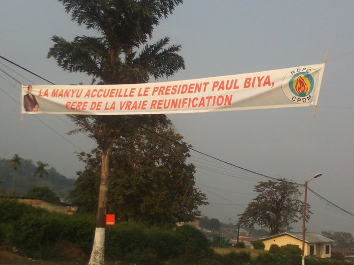 Une banderole à Buéa lors de la célébration du cinquantenaire de la Réunification.  crédit image: Armand ougock
